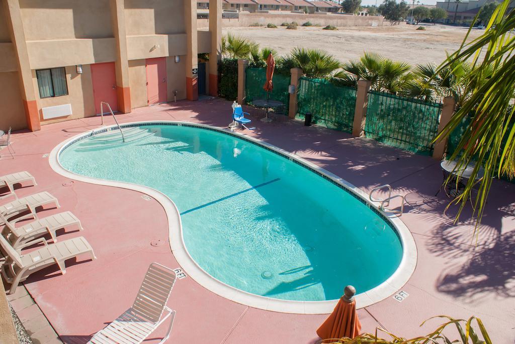 Super 8 By Wyndham Indio Hotel Exterior foto