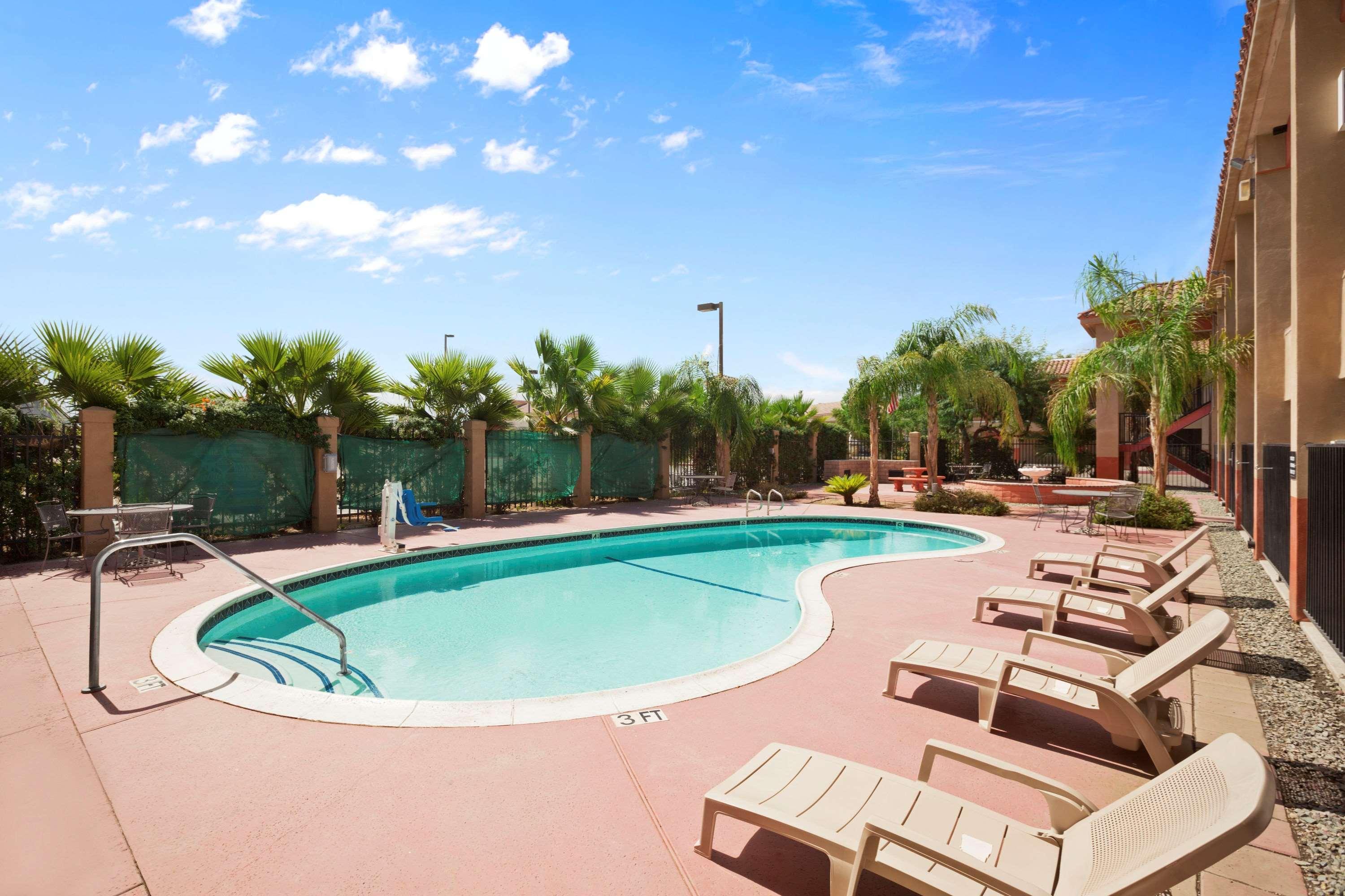 Super 8 By Wyndham Indio Hotel Exterior foto