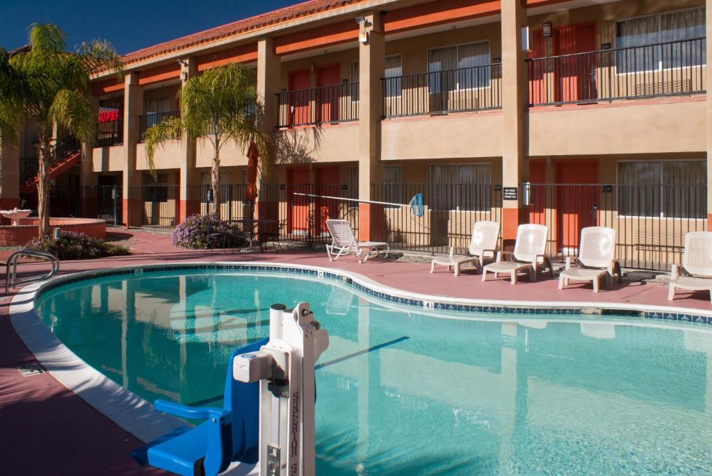 Super 8 By Wyndham Indio Hotel Exterior foto