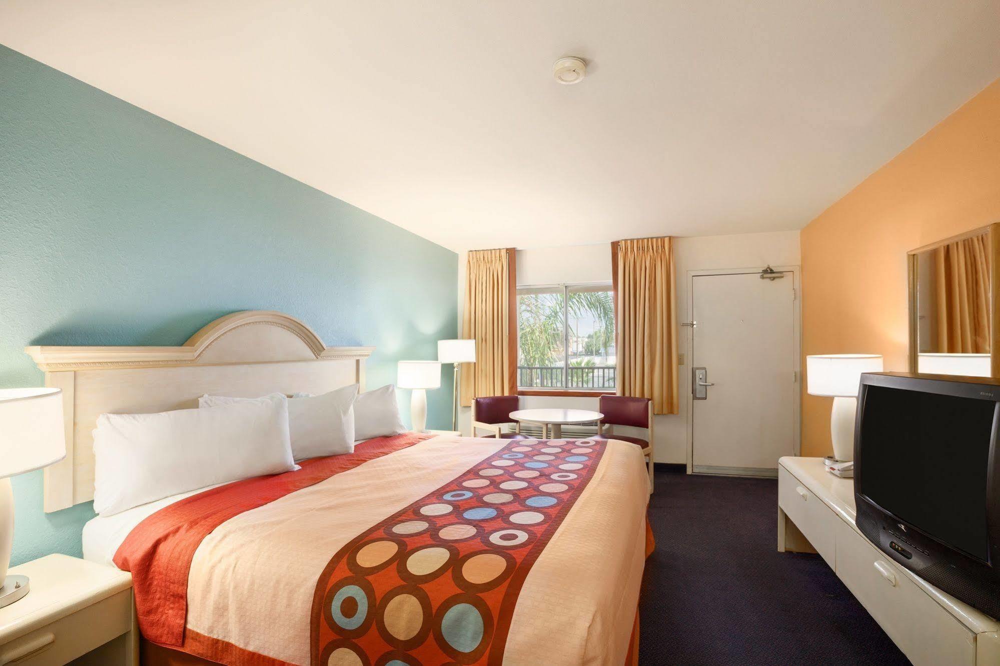 Super 8 By Wyndham Indio Hotel Exterior foto